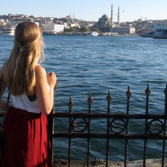 Meet your Posher, Emily - Picture 1 of 2